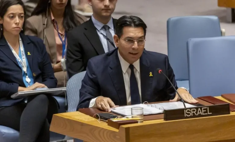 Israel restringe vistos à agência da ONU após ataques 1 Israel restringe vistos à agência da ONU após ataques, alegando infiltração de membros do Hamas. Decisão causa controvérsia internacional, com países exigindo reversão da medida e expressando preocupação com o impacto na paz no Oriente Médio.