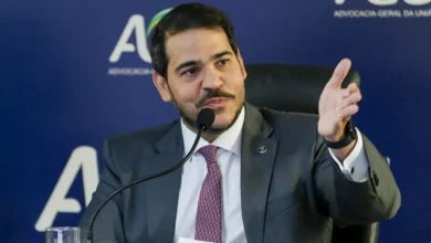 O ministro da Justiça, Jorge Messias, expressou satisfação com a decisão do STF em não aceitar denúncia contra Jair Bolsonaro, argumentando que atende à independência e harmonia dos Poderes da República.