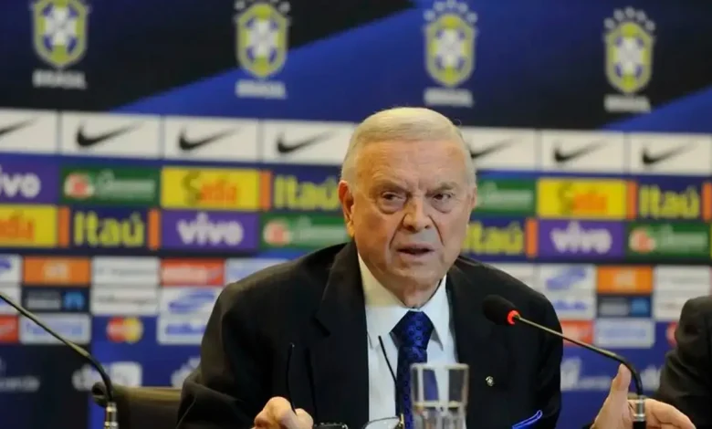 Morte de José Maria Marin, ex-presidente da CBF, aos 93 anos. Legado amplo em política e futebol, promovendo o desenvolvimento do país e o futebol brasileiro internacionalmente.