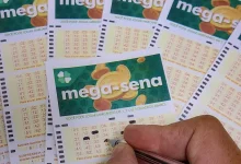 Mega-Sena acumula R$ 51 milhões! Última chance para jogar é até as 19h. Sorteio ao vivo definirá os vencedores. Boa sorte!