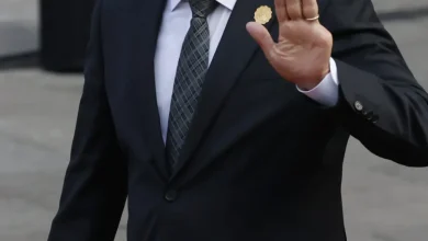 O ex-presidente brasileiro Lula destaca a necessidade de regulamentar plataformas digitais para proteger a democracia, liberdade de expressão e privacidade dos cidadãos, evitando a manipulação de opiniões e disseminação de informações falsas.