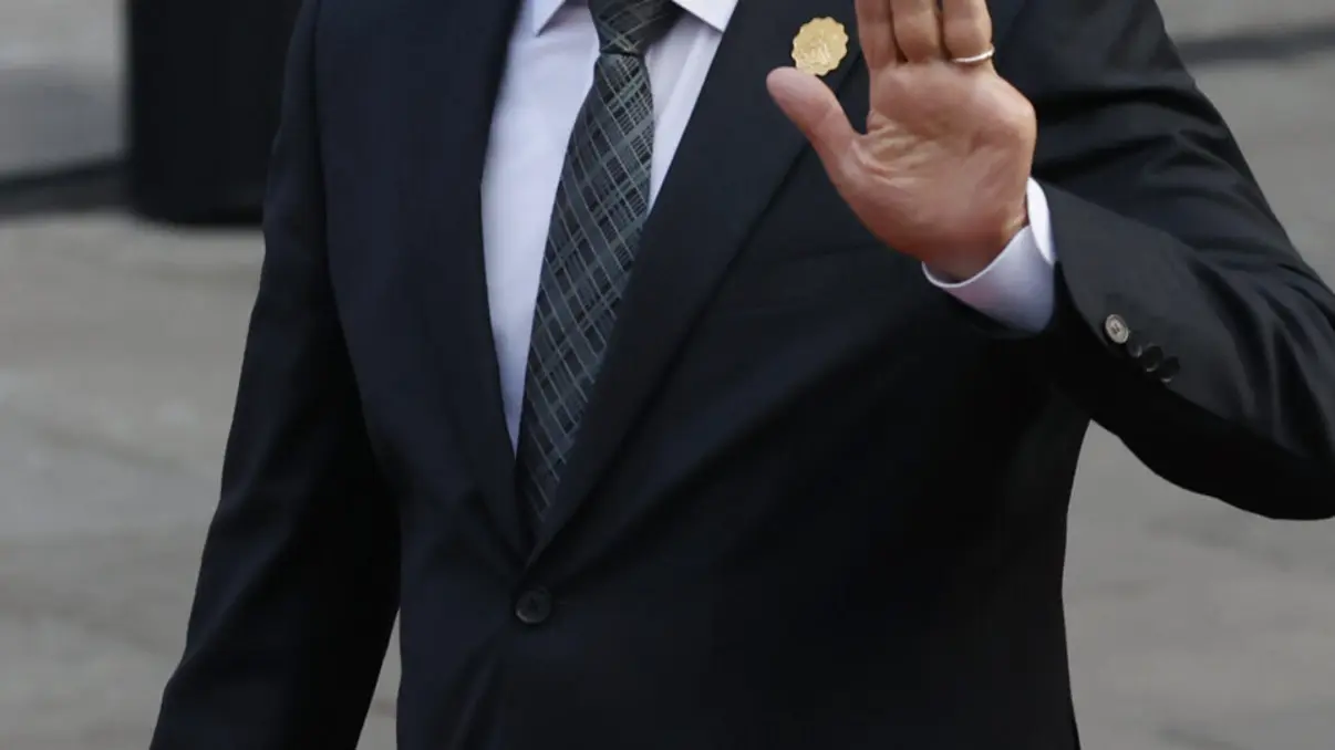 Lula destaca necessidade de regulamentar plataformas digitais para proteger democracia e privacidade. 14 O ex-presidente brasileiro Lula destaca a necessidade de regulamentar plataformas digitais para proteger a democracia, liberdade de expressão e privacidade dos cidadãos, evitando a manipulação de opiniões e disseminação de informações falsas.