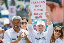 Desigualdade econômica cresce no país, beneficiando apenas os mais ricos. Vídeos mostram parlamentares defendendo interesses econômicos dominantes e negando investimentos em educação e saúde.