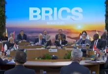 A visão de Putin sobre o papel do BRICS na construção de uma ordem global multipolar é debatida. A formação de uma aliança econômica entre Rússia, China, Índia, Brasil e África do Sul redefine o equilíbrio de poder em um mundo complexo.