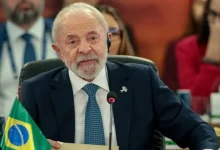O presidente Lula defendeu a soberania do Brasil durante a reunião da cúpula do BRICS, afirmando que Trump não tem autoridade para interferir nos negócios do país ou dar conselhos ao presidente brasileiro.