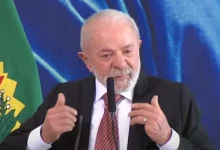 Pesquisa Atlas/Intel revela Lula com forte vantagem em 2026. O presidente se beneficia do apoio popular após as tarifas americanas, superando Tarcísio e Michelle Bolsonaro em cenários de segundo turno. Haddad seria o sucessor natural caso Lula não se candidate.