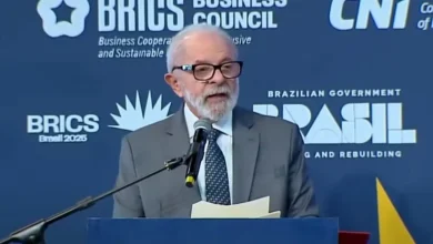O presidente brasileiro Lula é alvo de críticas após discussão sobre protecionismo com empresários no Rio, onde se debateu se medidas protecionistas afetam negativamente a economia nacional e a competitividade dos produtos brasileiros.