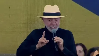 O cenário político brasileiro se torna cada vez mais tenso com Lula e aliados em ofensiva contra adversários, enquanto a oposição se organiza para resistir às propostas do governo, levantando questões de taxação, economia, segurança e educação.