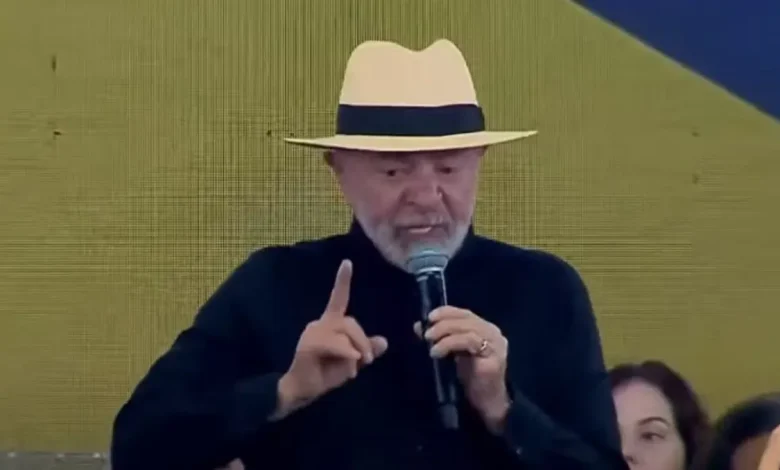 O cenário político brasileiro se torna cada vez mais tenso com Lula e aliados em ofensiva contra adversários, enquanto a oposição se organiza para resistir às propostas do governo, levantando questões de taxação, economia, segurança e educação.