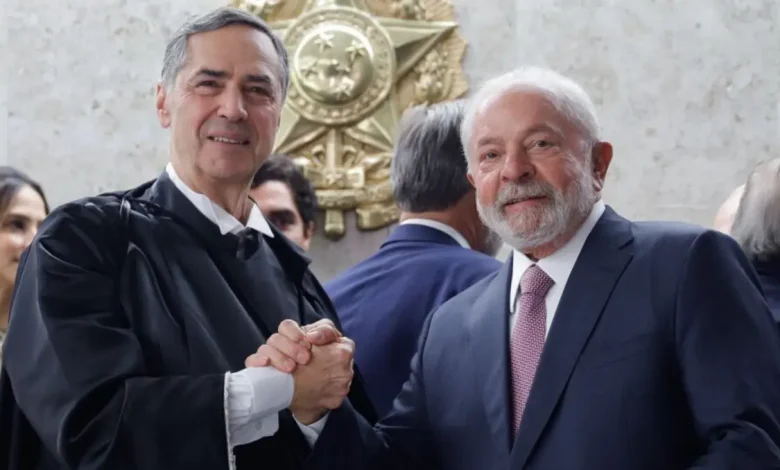 Tensão entre Brasil e EUA atinge níveis alarmantes após posse de Lula, com especialistas políticos avaliando que reação do presidente e indiferença do STF contribuem para agravar conflito diplomático.