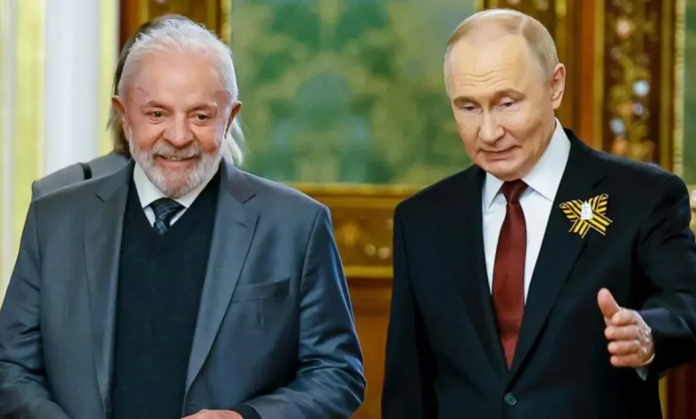 Putin critica globalização liberal e defende desdolarização do comércio, energia nuclear e modelo de desenvolvimento mais justa e equitativo, no encontro do Brics.