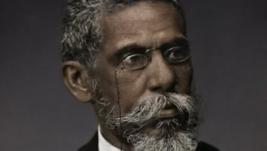 Machado de Assis' "História de Quinze Dias" crônica ilumina a compreensão da realidade brasileira com sua habilidade em capturar a essência do cotidiano e transformá-la em uma obra-prima da literatura nacional.