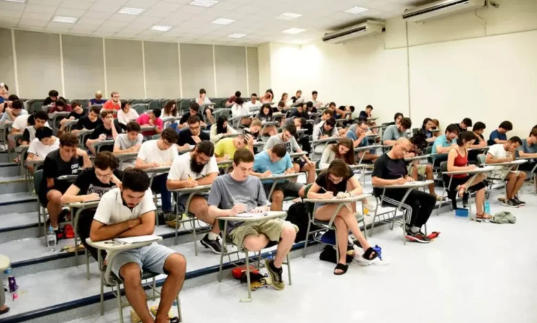 Unicamp Isenta 9.400 Estudantes no Vestibular 2026 1 Unicamp aprova isenções para 9.400 estudantes no Vestibular 2026. Comissão do Vestibular (Comvest) atendeu às 9.400 solicitações de isenção, beneficiando candidatos que atenderam aos critérios. Democratização do acesso à educação superior.