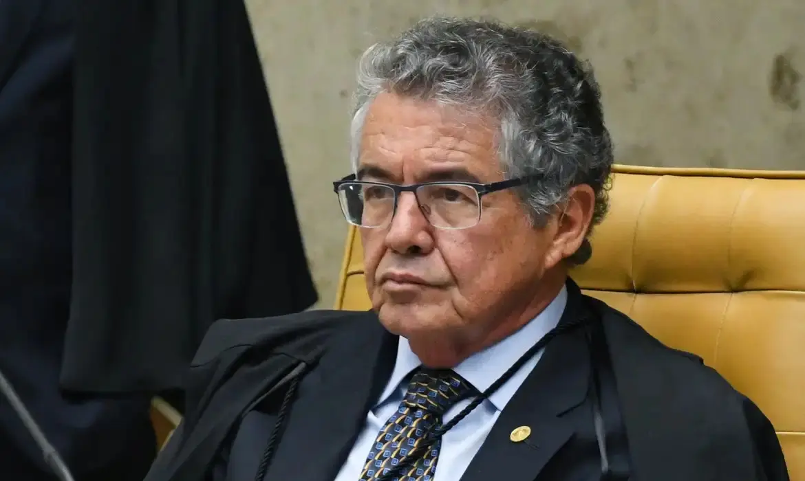 Ex-ministro Marco Aurélio Mello critica medidas cautelares contra Bolsonaro como censura prévia, vê desgaste institucional e afirma que Moraes necessita rever sua postura para proteger instituições democráticas. (159 characters)