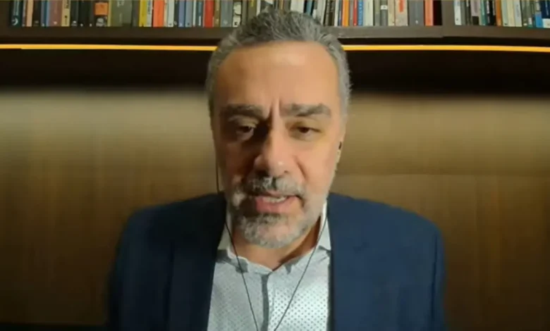 Proibição de Manifestações na Praça dos Três Poderes: Moraes e o Debate sobre Abuso de Autoridade 1 Decisão de Moraes proibindo manifestações na Praça dos Três Poderes gera polêmica. Juristas criticam a medida como abuso de autoridade, questionando a conexão com o Inquérito das Fake News e a ameaça de prisão a parlamentares.