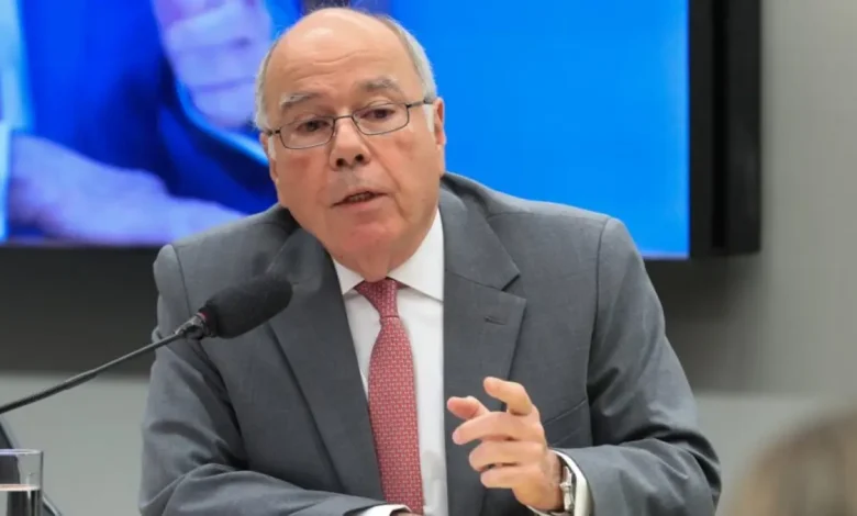 Brasil adota medidas contra Israel em resposta ao conflito em Gaza 1 Brasil adota medidas diplomáticas, comerciais e militares contra Israel em resposta ao conflito na Faixa de Gaza, considerando-o um "genocídio". Ações incluem bloqueio de exportações de armas e investigação sobre importações de assentamentos ilegais.