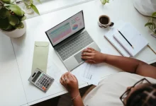 Encontre a planilha certa para controle de gastos com simplicidade, personalização, integração e segurança. Uma boa planilha deve ser fácil de usar, integrar dados financeiros e garantir a privacidade e confidencialidade dos dados.