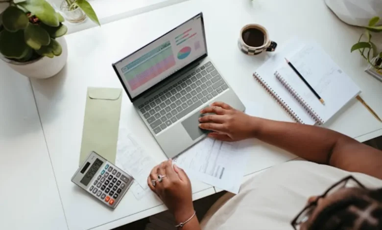 Encontre a planilha certa para controle de gastos com simplicidade, personalização, integração e segurança. Uma boa planilha deve ser fácil de usar, integrar dados financeiros e garantir a privacidade e confidencialidade dos dados.
