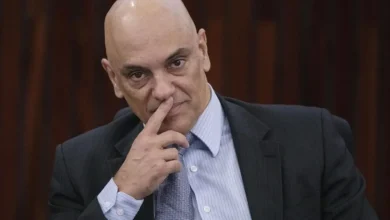 Programa Última Análise debate as medidas cautelares do ministro Alexandre de Moraes, analisando a postura de veículos de imprensa e especialistas sobre a liberdade de expressão e a censura no Brasil.
