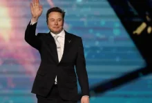 Elon Musk anuncia planos de criar o "Partido da América", uma alternativa às tradicionais fôrças políticas nos EUA, com foco em liberdade de expressão e redução do tamanho do Estado.