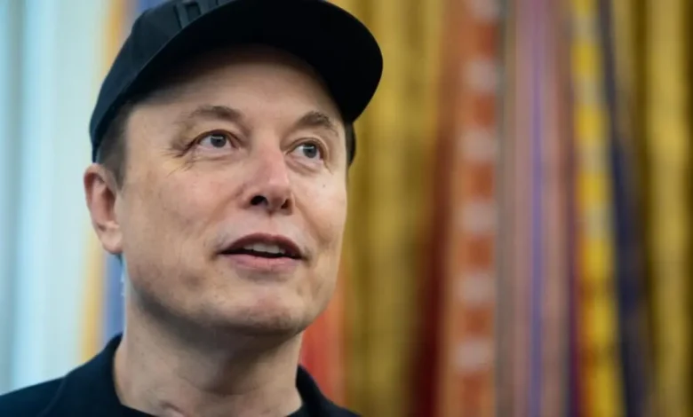 Elon Musk Celebra Sanções a Alexandre de Moraes 1 Elon Musk celebra sanções impostas ao ministro Alexandre de Moraes pelo governo americano. O empresário, em conflito com Moraes no passado, expressou apoio à decisão da Lei Magnitsky, que visa indivíduos acusados de violações de direitos humanos.