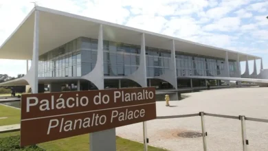 Palácio do Planalto pronto para definir estratégia de contramedidas em resposta às tarifas americanas. Regulamentação da Lei de Reciprocidade começa a mostrar efeitos, permitindo ao governo federal definir resposta à imposição de tarifas pelos EUA.