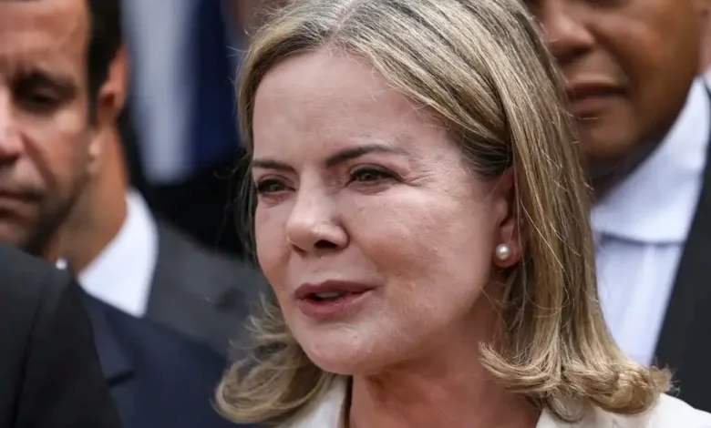 Sanção de ministros e revogação de vistos geram debate sobre estabilidade institucional e democracia 1 Senado brasileiro: sanção de ministros e revogação de vistos geram debate e incerteza sobre a estabilidade institucional e a democracia, com críticas à interferência nos processos legais e nos ministérios.