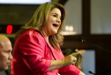 Porto Rico sanciona lei que prevê penas de até 15 anos de prisão para criminosos homofóbicos e transfóbicos, marcando um importante passo em direção à luta pela igualdade e justiça para comunidades LGBTQ+.