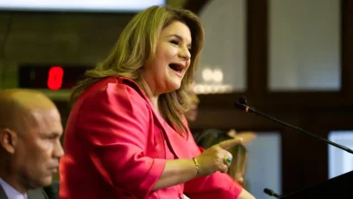 Porto Rico sanciona lei que prevê penas de até 15 anos de prisão para criminosos homofóbicos e transfóbicos, marcando um importante passo em direção à luta pela igualdade e justiça para comunidades LGBTQ+.