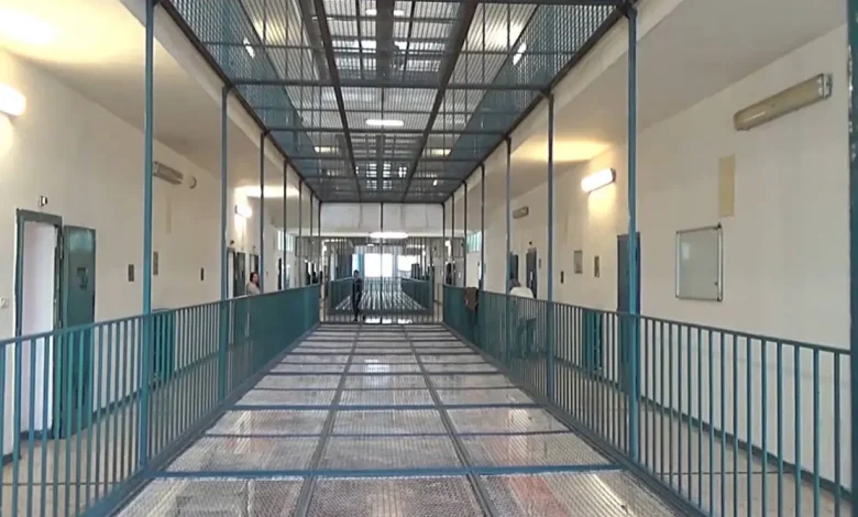 Deputada Presa em Rebibbia: Aguarda Decisão sobre Extradição 1 Deputada federal brasileira presa em Rebibbia, maior prisão feminina da Europa. Aguarda decisão sobre extradição, com futuro incerto.