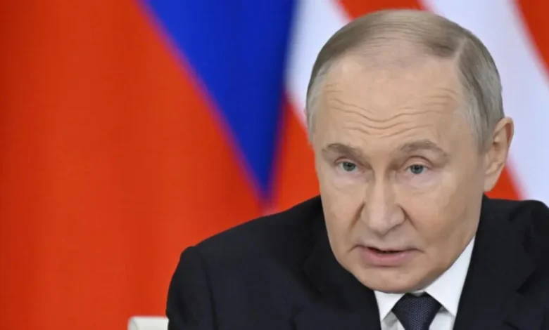 A Cúpula do BRICS sofre uma surpresa com a ausência do líder russo, Vladimir Putin, marcada pela crise na Ucrânia e mudanças no cenário político internacional.