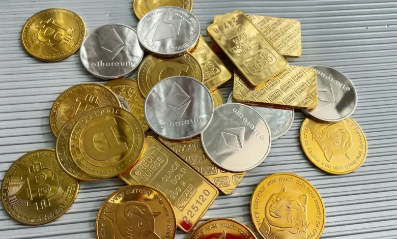 Compilação de 6 sugestões de criptomoedas mais fortes do mercado, baseadas em análise de 11 instituições financeiras e especialistas, com fatores como crescimento, estabilidade e perspectiva de futuro em consideração.