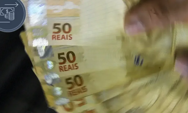 Receita Federal libera R$ 10 bilhões em restituições do Imposto de Renda 2025 1 Receita Federal libera R$ 10 bilhões em restituições do Imposto de Renda 2025, beneficiando 7,2 milhões de contribuintes. Terceiro lote histórico com devoluções de anos anteriores e prioridade para aposentados, deficientes e professores. Confira se você está no grupo!