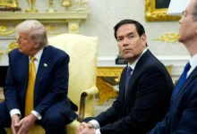 Senador Marco Rubio impõe sanções ao ministro Alexandre de Moraes do STF sob a Lei Magnitsky, acusando-o de violações de direitos humanos. Rubio alega que a "caça às bruxas política" de Moraes contra Bolsonaro afeta direitos básicos brasileiros e americanos.