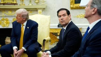 Senador Marco Rubio impõe sanções ao ministro Alexandre de Moraes do STF sob a Lei Magnitsky, acusando-o de violações de direitos humanos. Rubio alega que a "caça às bruxas política" de Moraes contra Bolsonaro afeta direitos básicos brasileiros e americanos.