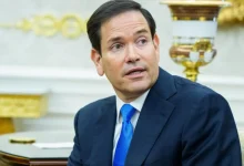 Marco Rubio, Secretário de Estado dos EUA, mudou sua postura política externa em favor de Donald Trump, defendendo a política de "America First" e criticando políticas de outros países em questões como China, Venezuela e Oriente Médio.