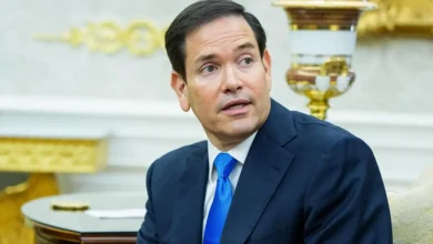 Marco Rubio, Secretário de Estado dos EUA, mudou sua postura política externa em favor de Donald Trump, defendendo a política de "America First" e criticando políticas de outros países em questões como China, Venezuela e Oriente Médio.