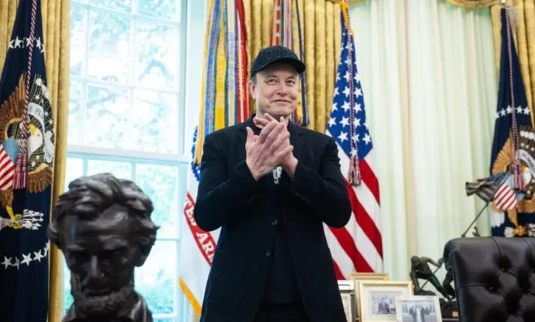 Elon Musk muda tom e elogia Donald Trump em público após semanas de trocas de acusações, indicando uma possível reconciliação entre os líderes mundiais mais controversos do recente passado.