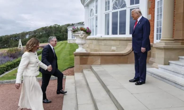 Trump Declara Crise de Fome Real em Gaza, Contrariando Netanyahu 1 Trump declara crise de fome real em Gaza, contrariando Netanyahu. Presidente americano anuncia centros de distribuição de alimentos em colaboração com entidades e países.