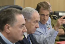 Israel está prestes a enviar delegação ao Catar para negociar cessar-fogo com o grupo terrorista Hamas, em meio à escalada de violência entre Israel e a autoridade palestina. A decisão pode ser um passo para a paz e reduzir a tensão na região, dependendo da disposição do Hamas e garantias de Israel.