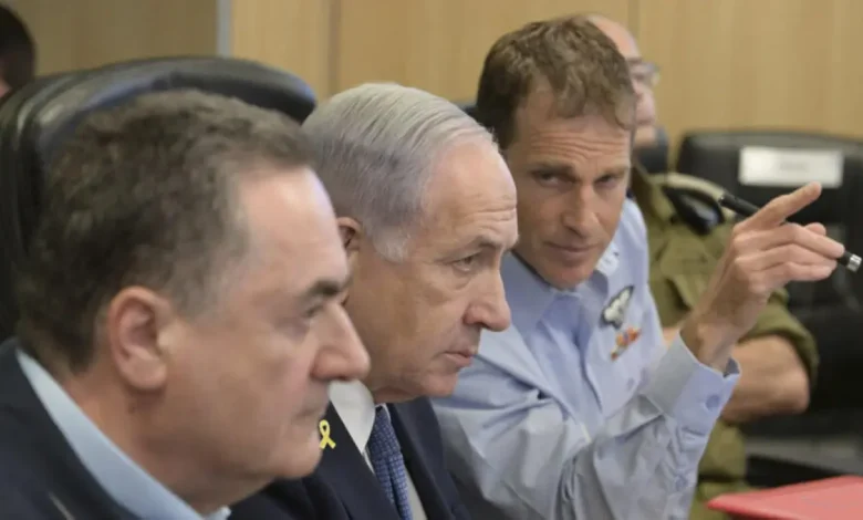 Israel está prestes a enviar delegação ao Catar para negociar cessar-fogo com o grupo terrorista Hamas, em meio à escalada de violência entre Israel e a autoridade palestina. A decisão pode ser um passo para a paz e reduzir a tensão na região, dependendo da disposição do Hamas e garantias de Israel.