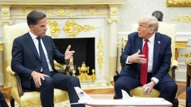 Entendimento entre Trump e Stoltenberg sinaliza intensificação da cooperação militar entre EUA e OTAN, com países membros da aliança dispostos a pagar por armas fabricadas nos EUA, promovendo estabilidade na região e cooperação em segurança e defesa.