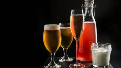 Novo projeto de lei propõe alíquota específica para bebidas alcoólicas no Brasil, com taxas de 0,5% para cervejas e bebidas nacionais e 1% para importadas, visando gerar recursos para o Estado e regular o mercado.