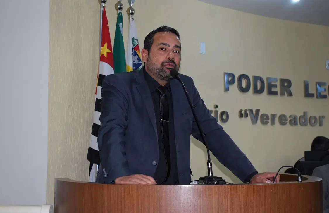 Câmara Municipal de Paraguaçu Paulista aprova projeto para padronizar nomenclatura de vias públicas. Lei estabelece critérios para homenagem a pessoas que contribuíram para a cidade, estado ou país em áreas como cultura, educação e política.