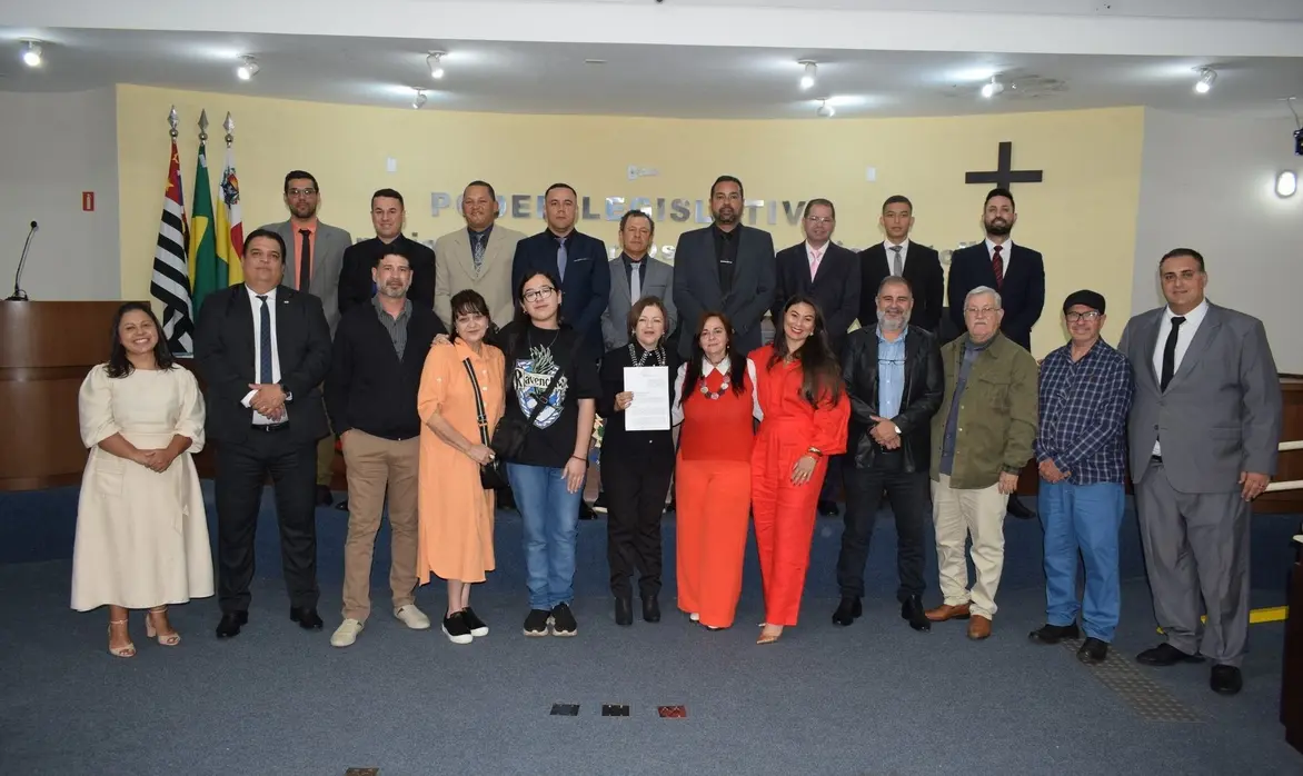 Câmara de Vereadores homenageia a memória do advogado Dr. José Antônio Abdala Filho, conhecido como Abdala, em sessão ordinária. Abdala, falecido em abril de 2025, deixou um legado de ética, dedicação à advocacia, ensino e serviço público.