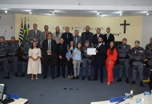 Vereadora de Assis parabeniza Raquel Machado Fraquim Serra, primeira mulher a integrar a Força Tática da cidade. Sua trajetória inspiradora demonstra superação e luta por igualdade feminina na segurança pública.