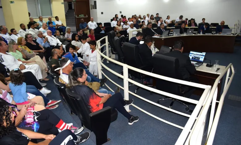 14ª Sessão Ordinária da Câmara de Paraguaçu Paulista: Pauta Completa e Homenagens 1 14ª Sessão Ordinária da Câmara Municipal de Paraguaçu Paulista acontece dia 1º de agosto. Pauta inclui 29 requerimentos, 11 indicações e 4 moções de congratulações homenageando personalidades da cidade e reconhecendo conquistas em oftalmologia, educação, esporte e Beach Tennis. Acompanhe ao vivo pelo Facebook da Câmara.