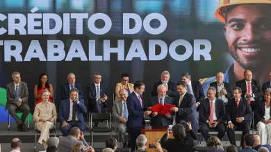 Trabalhadores com histórico de crédito consignado podem transferir seus contratos para a plataforma Crédito do Trabalhador a partir de hoje. Baixe o app Carteira de Trabalho Digital e aproveite juros baixos e prazos flexíveis.