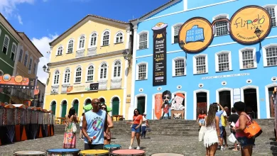 Flipelô, a Festa Literária Internacional do Pelourinho, retorna de 6 a 10 de agosto em Salvador com programação gratuita e 11 espaços oficiais. Com sete autores internacionais e homenagens a Dias Gomes, a Flipelô promete ser um banquete cultural com música, teatro, artes visuais e gastronomia.