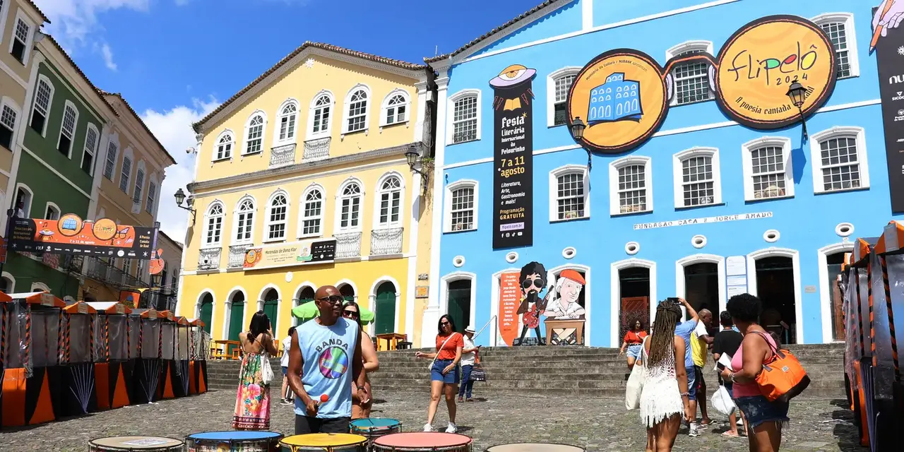 Flipelô, a Festa Literária Internacional do Pelourinho, retorna de 6 a 10 de agosto em Salvador com programação gratuita e 11 espaços oficiais. Com sete autores internacionais e homenagens a Dias Gomes, a Flipelô promete ser um banquete cultural com música, teatro, artes visuais e gastronomia.